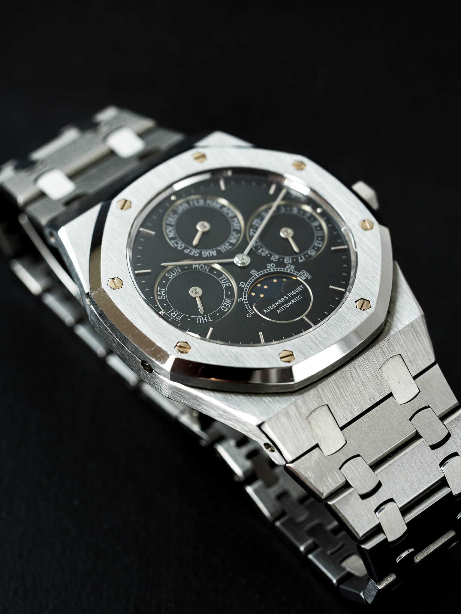 Sideview of Audemars Piguet Royal Oak 25654ST