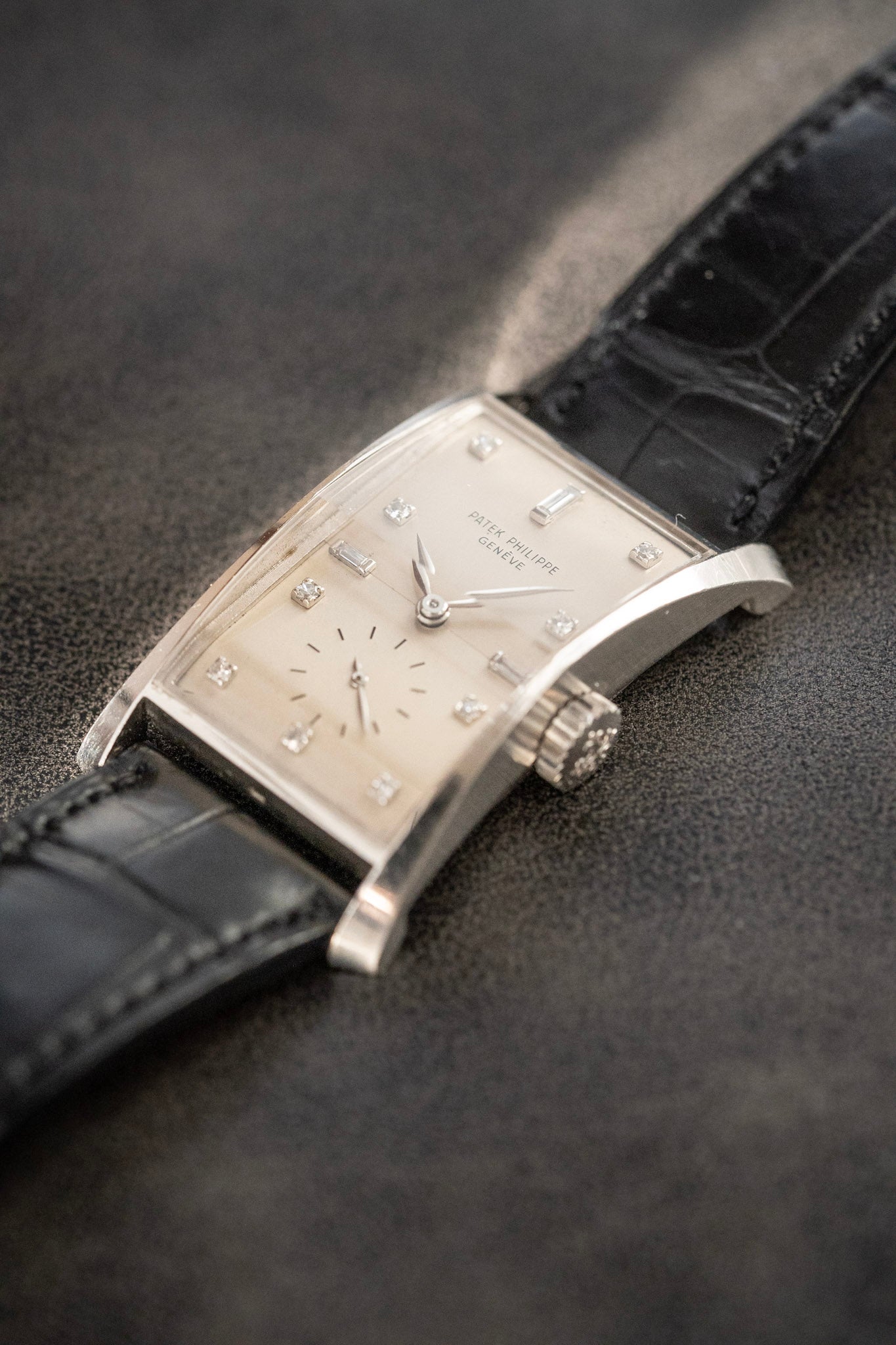Sideview of patek philippe 1593 