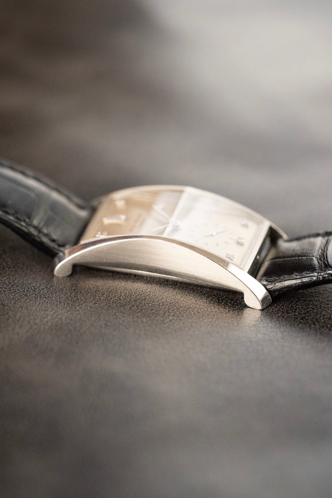 Sideview of Patek philippe 1593