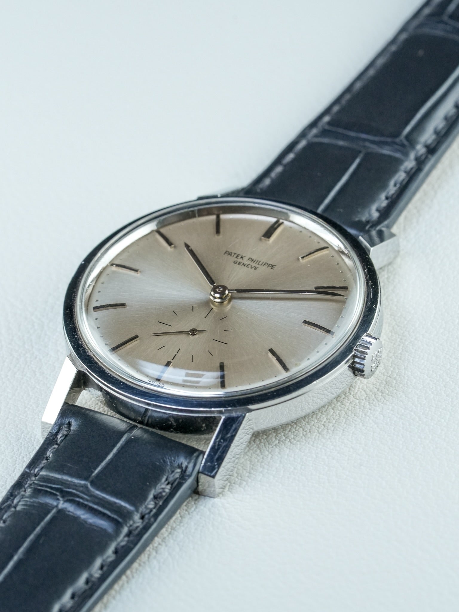 Side view of Patek Philippe ref.3466 case with crown