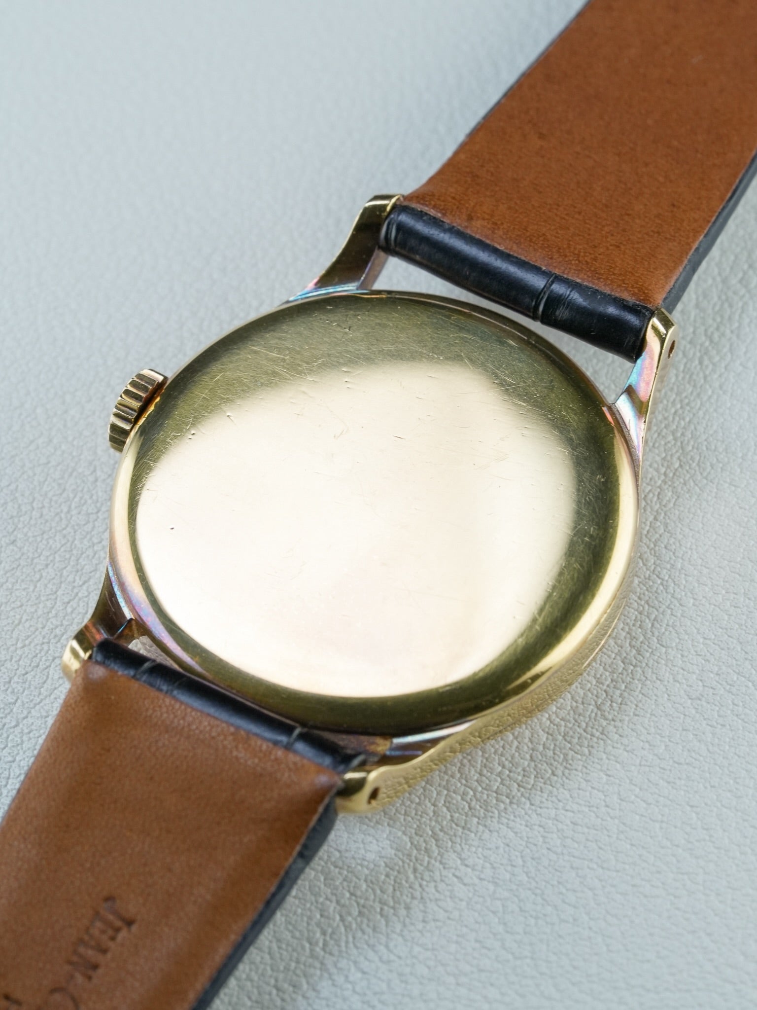 Case back of Patek Philippe Calatrava ref.570 in Yellow Gold, Antimagnetic 
