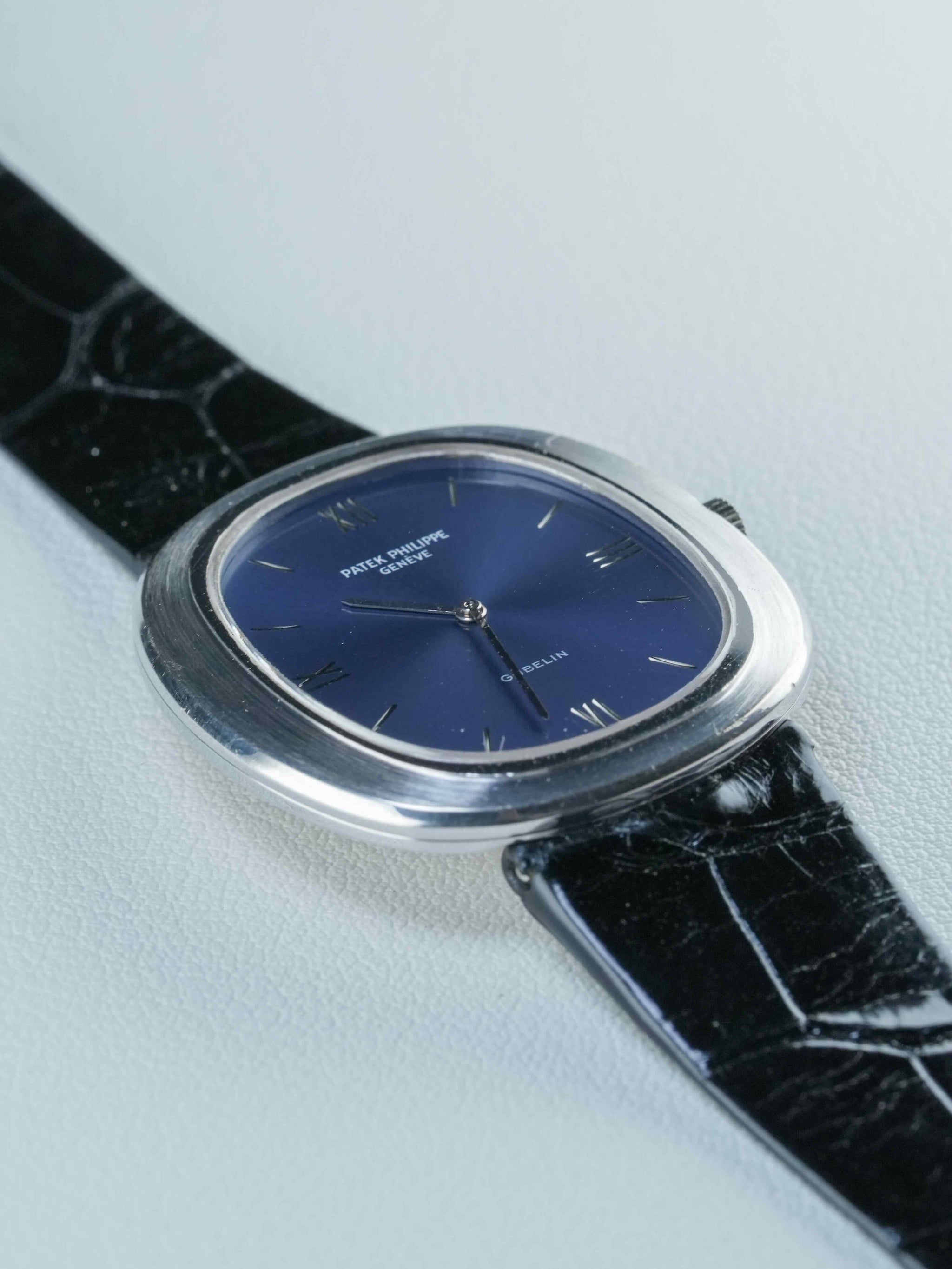 Sideview of Patek Philippe Ellipse ref.3589 in White Gold