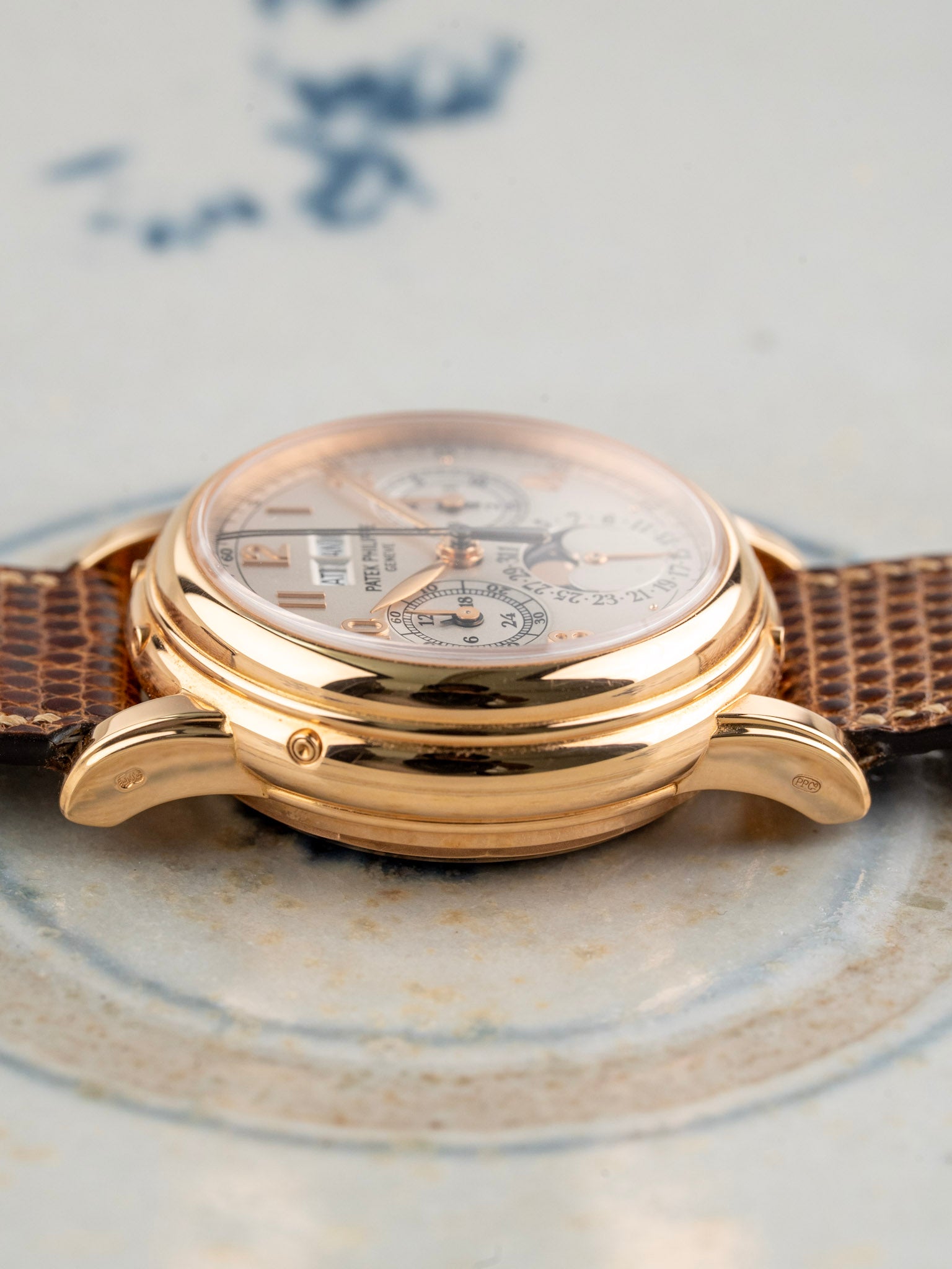 Sideview of Patek 5004