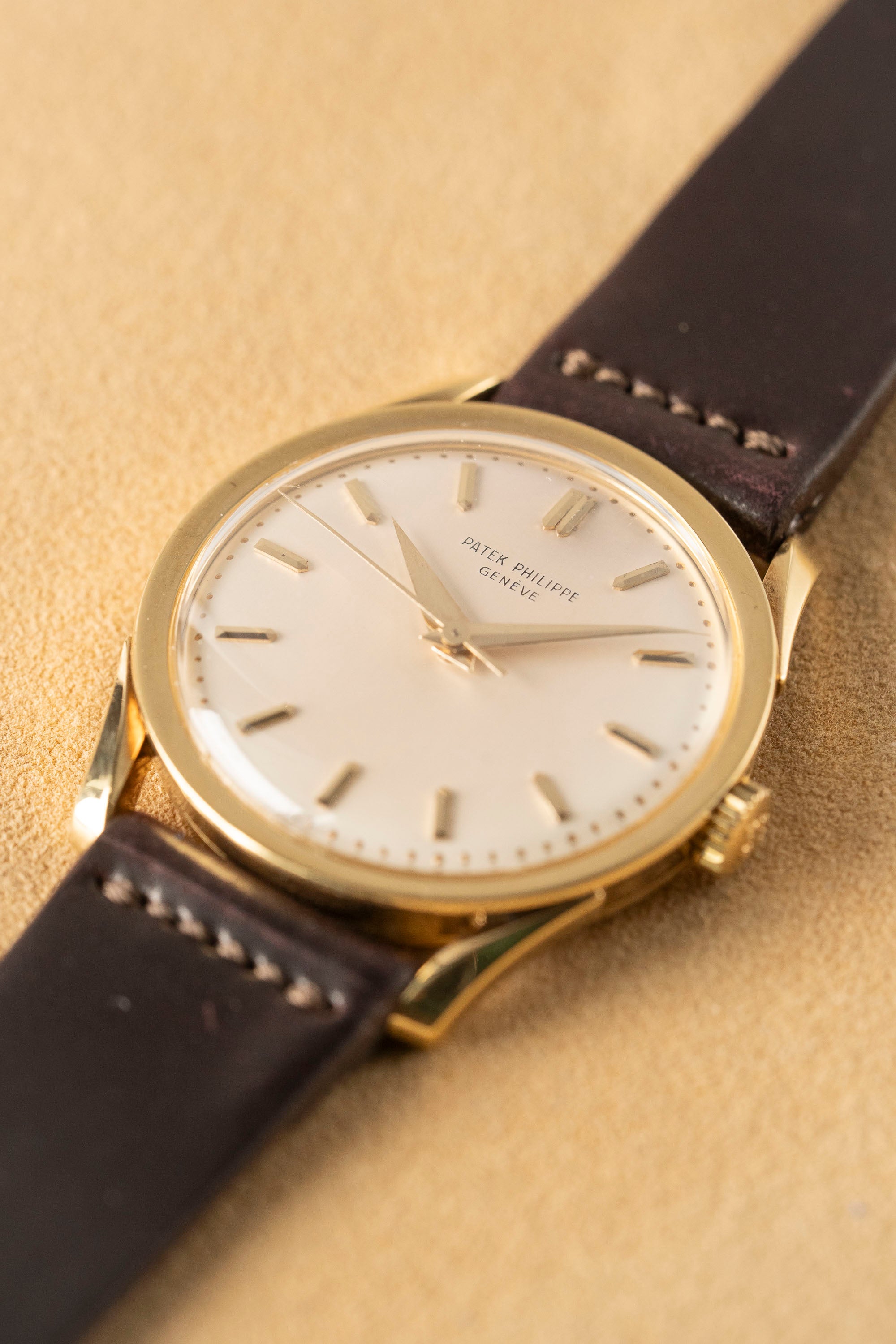 Side view of Patek Philippe 2586