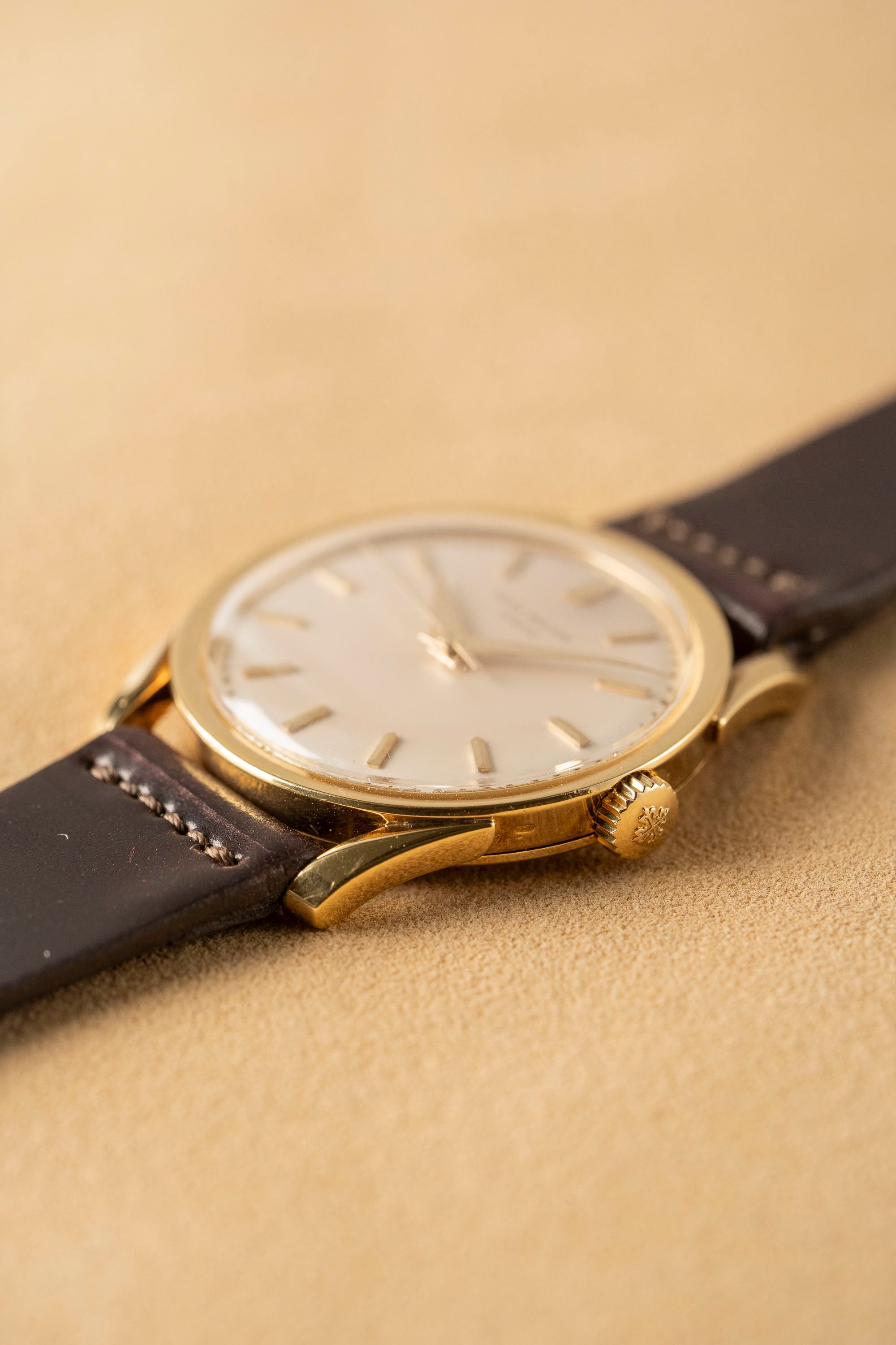 Sideview of Patek Philippe 2586