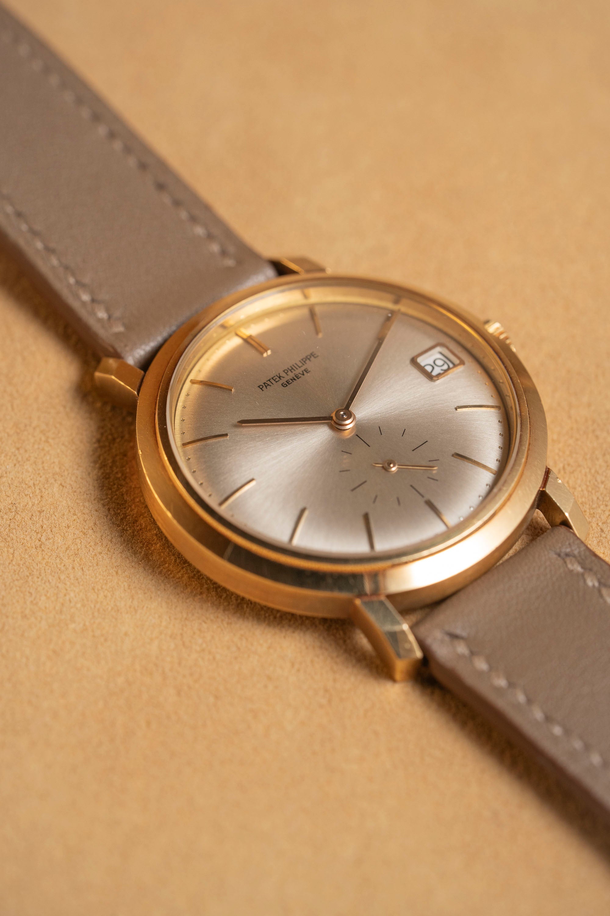 Sideview of Patek Philippe 3445