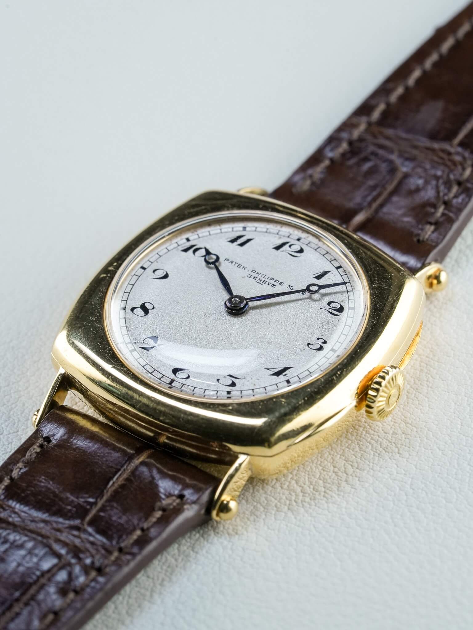 Side view of Petak Philippe Early Cushion