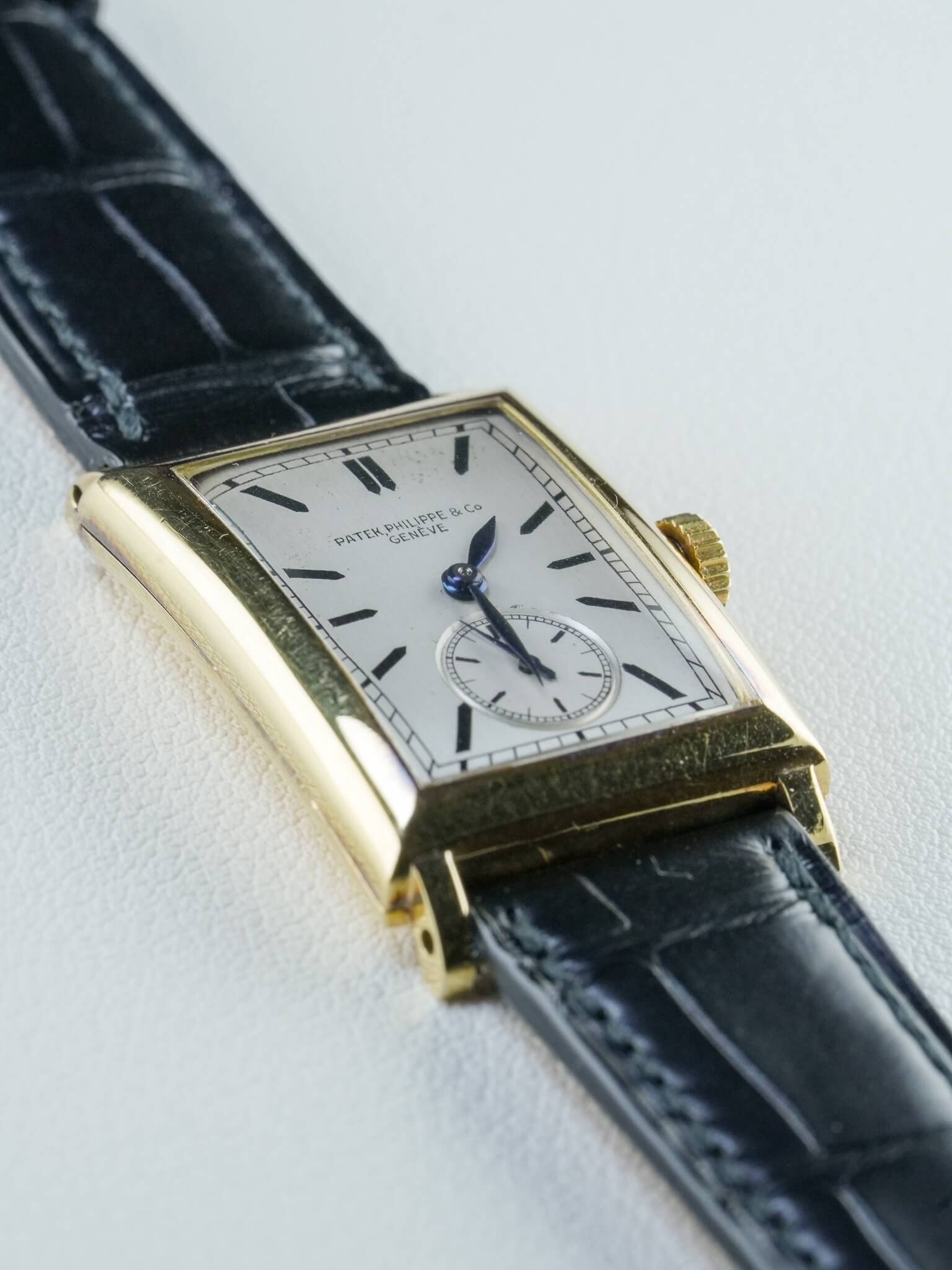 Side view of Petak Philippe Square Enamel indexes