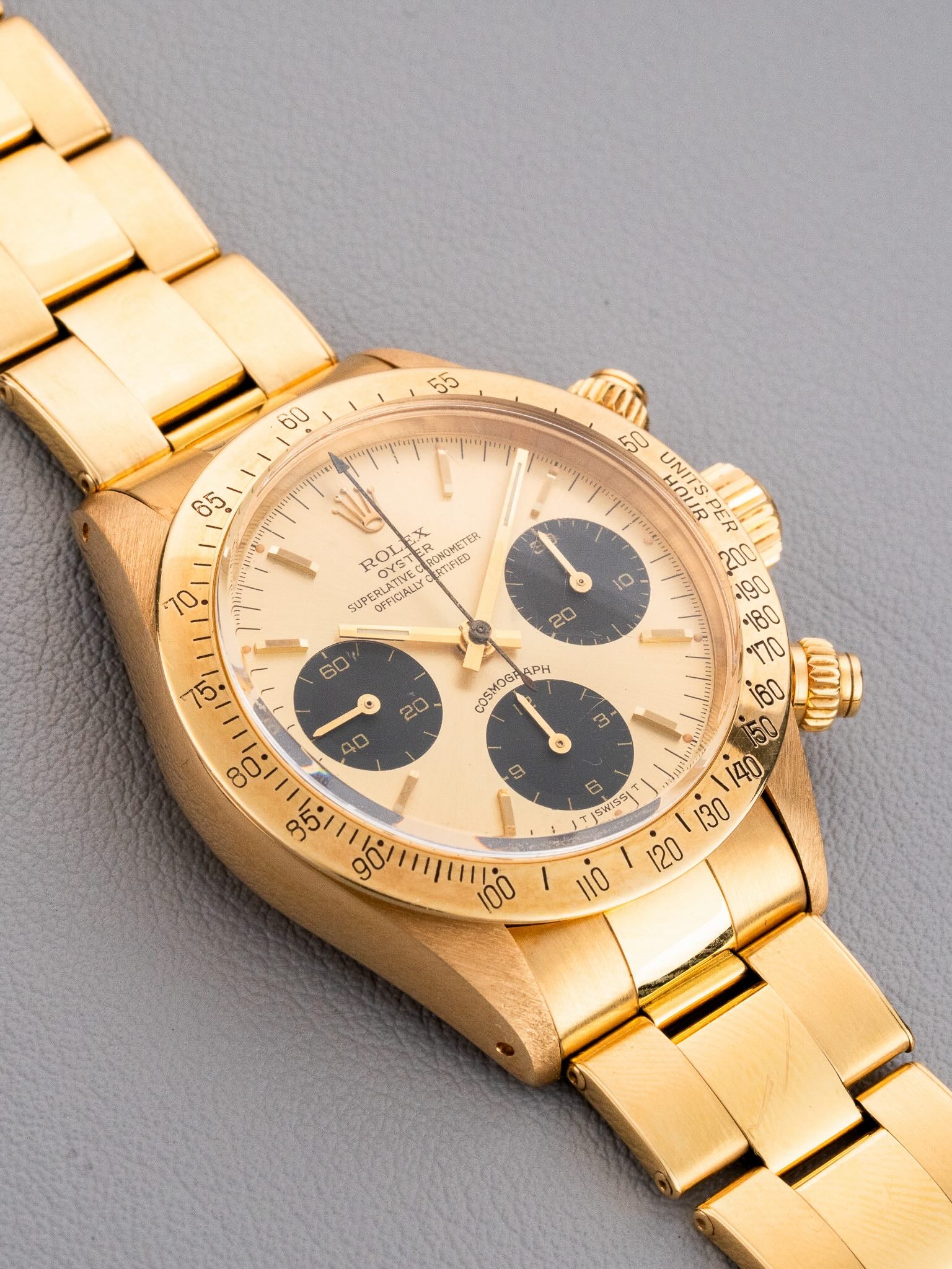 Detail of Rolex Daytona Ref.6265 in Yellow Gold