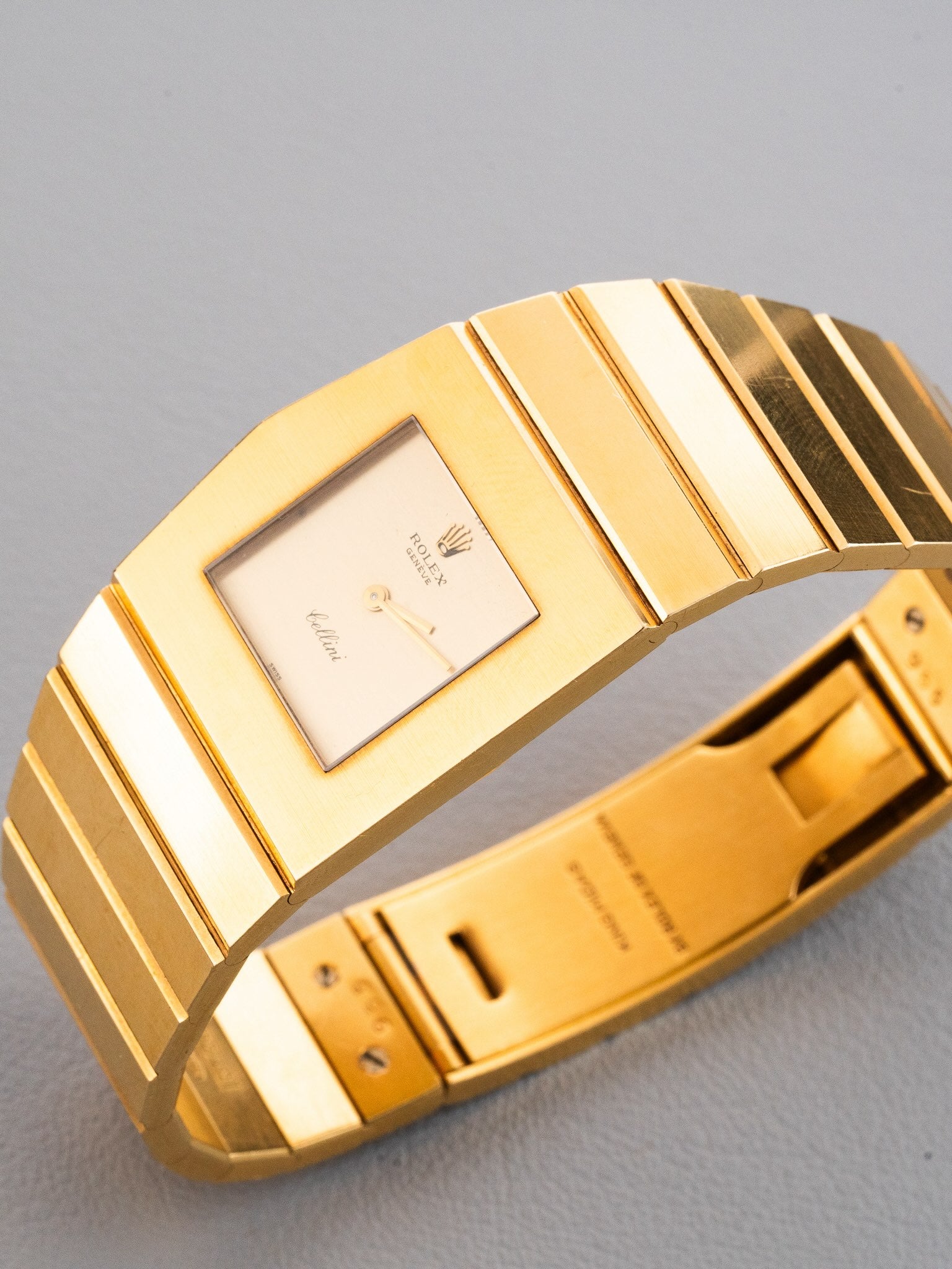 Side view of Rolex King Midas ref.4315 in Yellow Gold