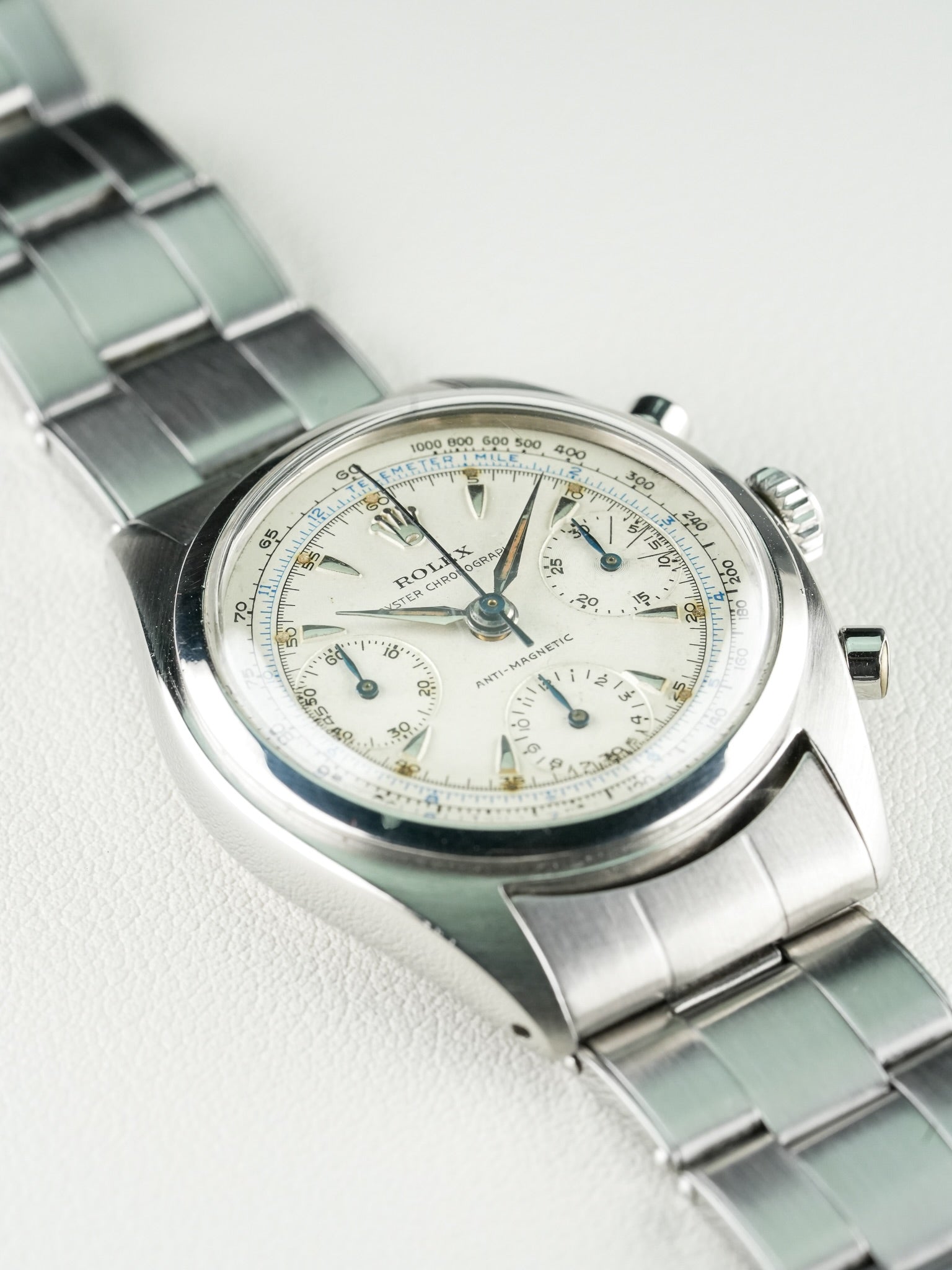 Side view of Rolex Pre Daytona Chronograph ref.6034