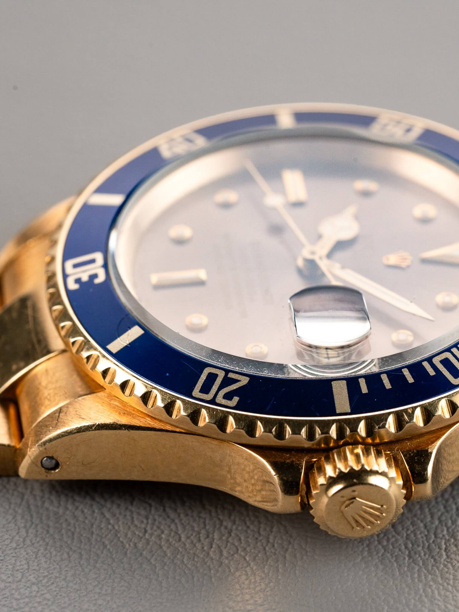 Crown of Rolex Submariner 16808 in Yellow Gold Tropical Dial